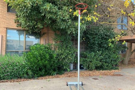63334 Freestanding Portable Wheel-Away Netball Post